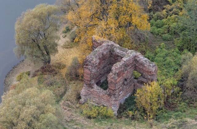 The ruins of the castle in Złotoria
