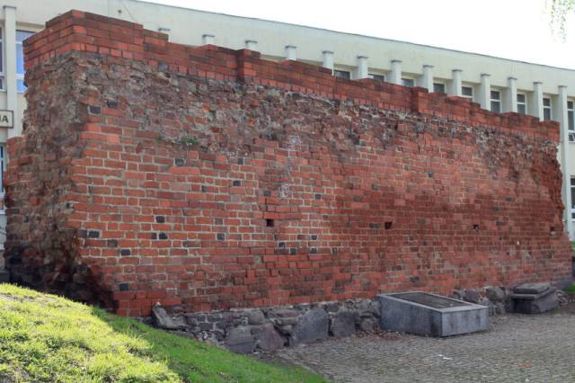 Fragmenty gotyckich murów obronnych w Inowrocławiu